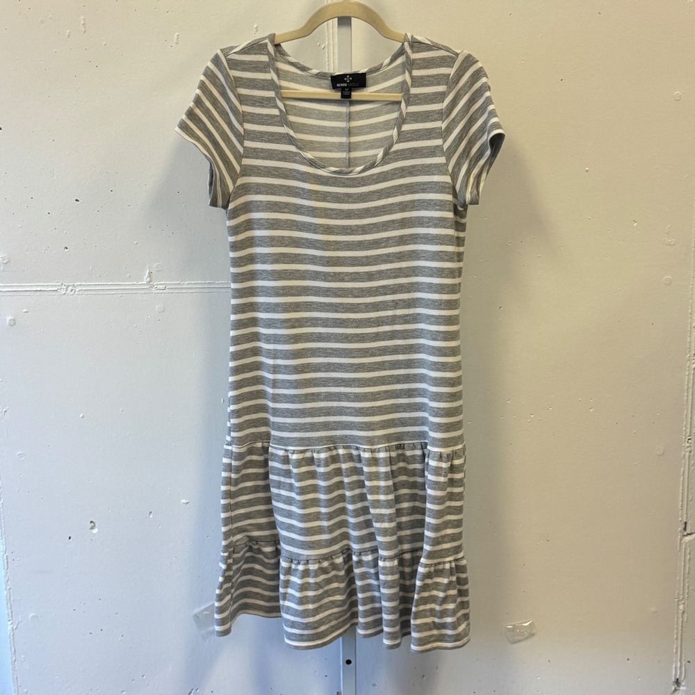 Ronni Nicole Women's Grey White Striped Tiered Ruffle Hem Knit T-Shirt Dress Med
